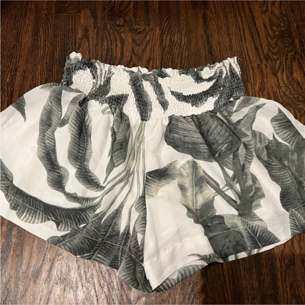 VICI palm print shorts